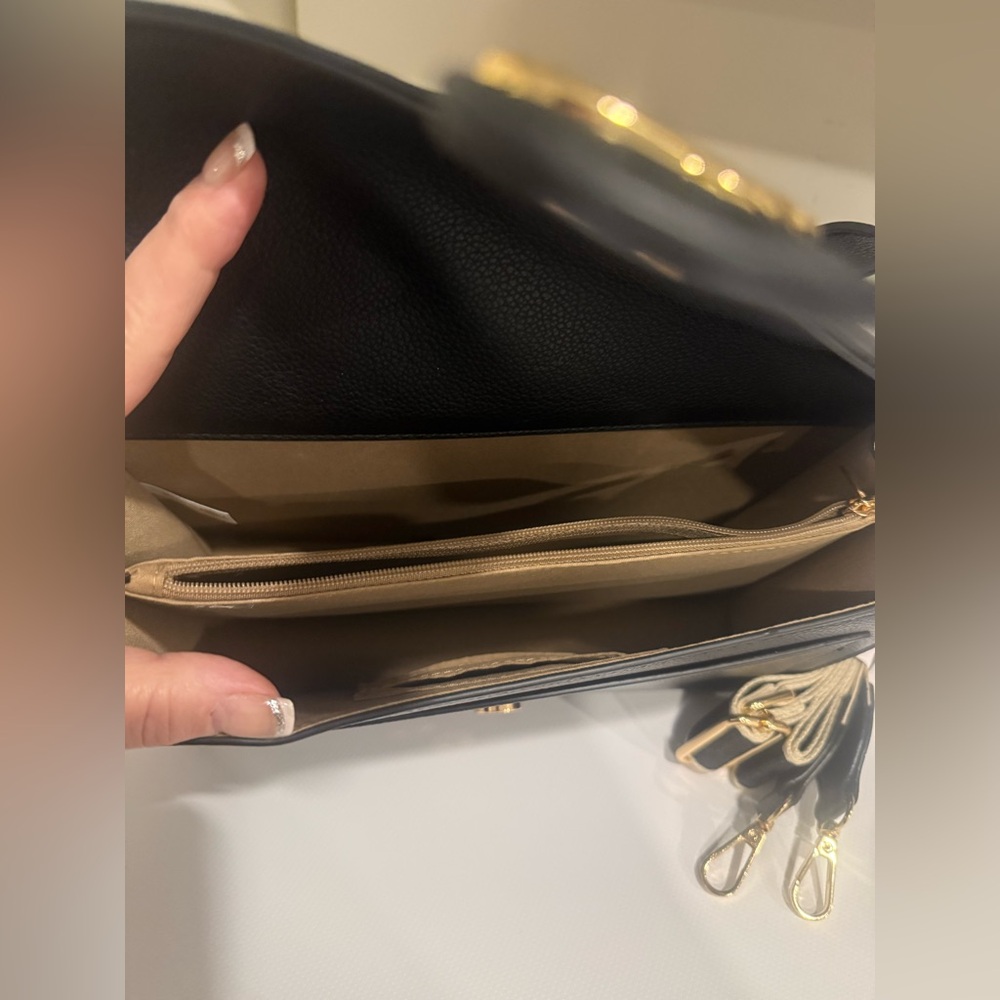 Elegant Black Shoulder Bag - Picture 4 of 10